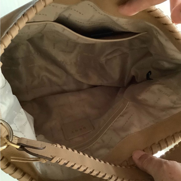 Elegant DKNY Women's Bag - Picture 6 of 10